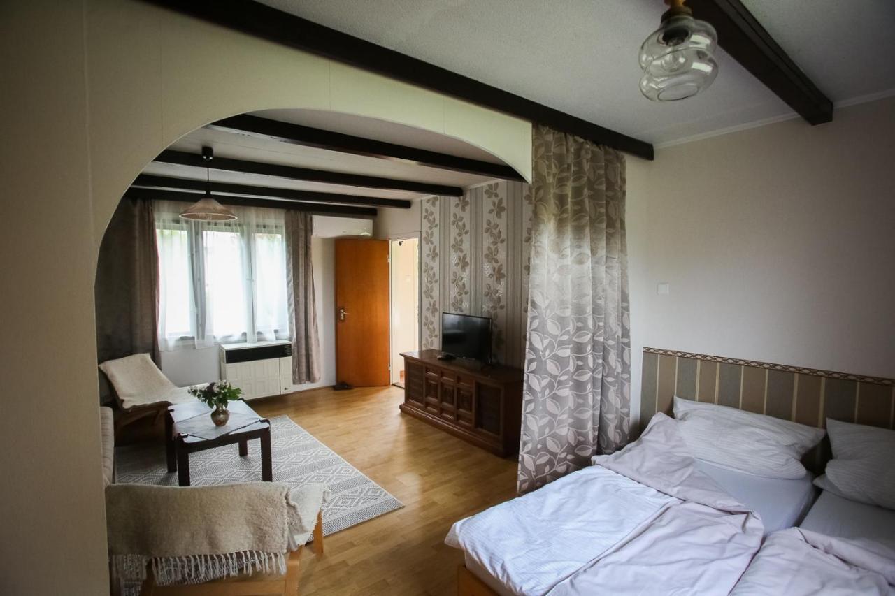 Hellenyi Apartmanok Harkany Bagian luar foto